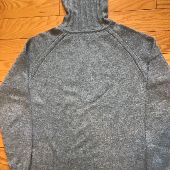 Sweater - Picture 10 of 10